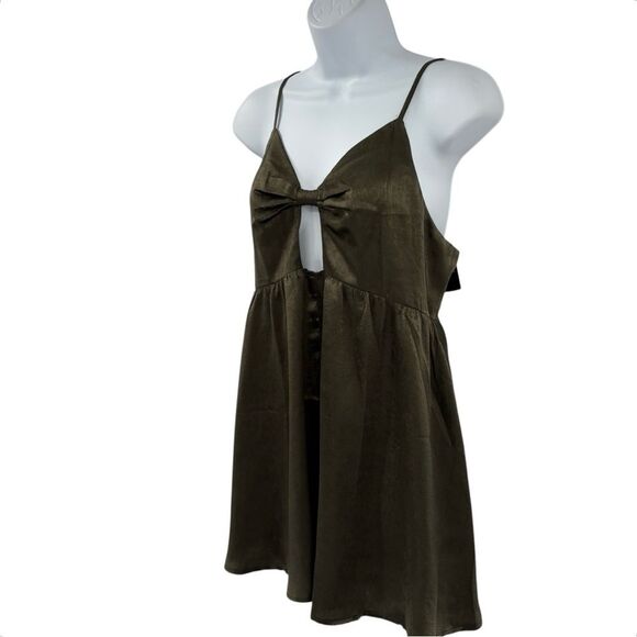 Hommage Satin Olive Green Romper Cutout Open Back Shorts Jumpsuit Sz L - Picture 3 of 9